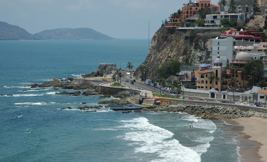 Watching divers take the plunge from cliffs like this are one of the top things to do in Mazatlan